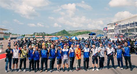 Final Blu Cru Yamaha Sunday Race Mandalika Catat Rekor Galang