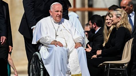 Le pape François va être opéré de l abdomen ce mercredi il restera à l