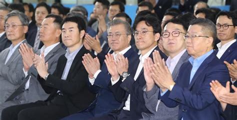 전문 文대통령 제조업 르네상스 비전 선포식2030년 세계 4강 도약 아주경제