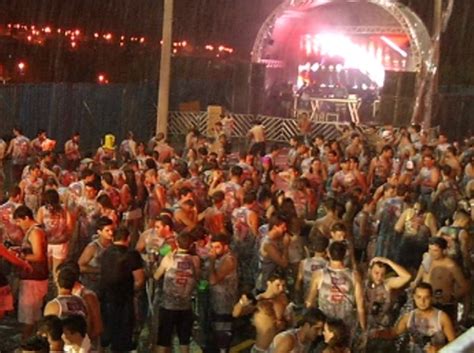 G Chuva E A Zorra Agitam Primeira Noite De Carnaval Em Votuporanga