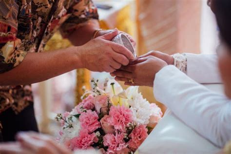 Important Thai Wedding Traditions Explained