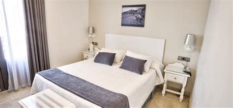 Double room with view of Hotel Carlos V, Toledo (Spain)