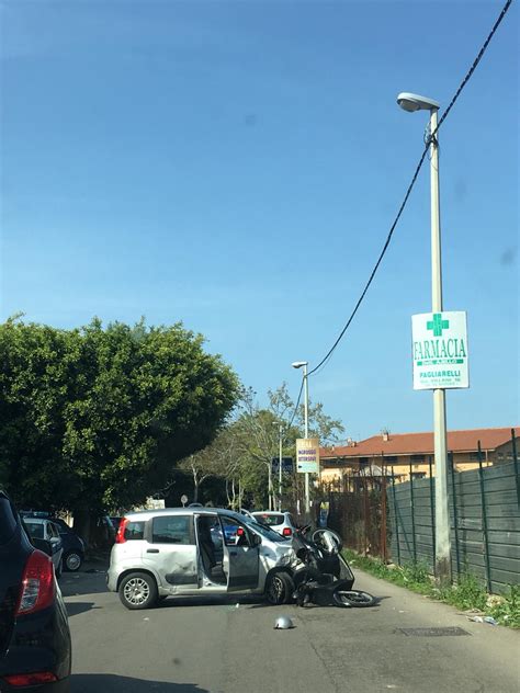 Ancora Un Incidente A Palermo Scooter Si Schianta Contro Un Auto Due