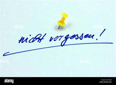 auf einen notizzettel geschriebene nachricht. message on a slip of ...