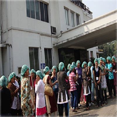 Deshbandhu College for Girls: Courses, Contact Details, Facilities