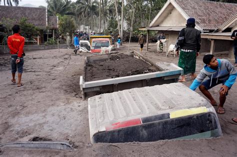 Indonesien Vulkanausbruch Auf Java Zahl Der Toten Steigt Weiter