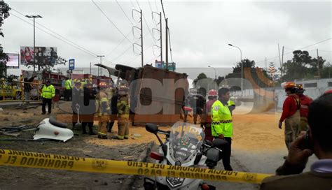 San Juan Miraflores Cami N Se Despista En Paradero Informal Y Aplasta