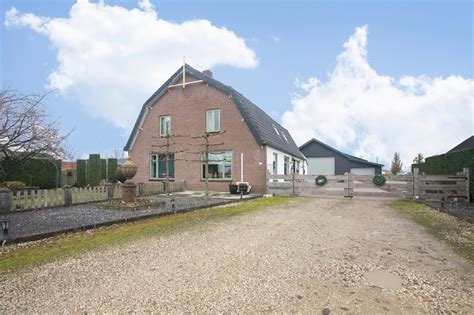 Te Koop Twee Onder Een Kap Woning Met Bijgebouwen