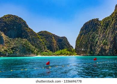 Maya Bay On Phi Phi Island Stock Photo 1336696778 | Shutterstock