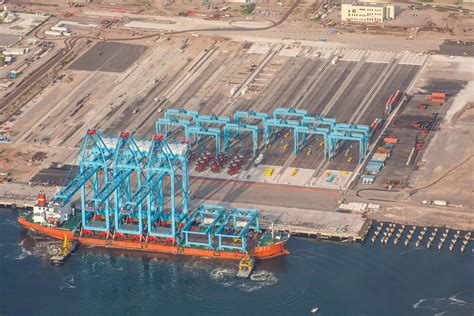 APM Terminals Lázaro Cárdenas in Mexico receives cranes | Container ...