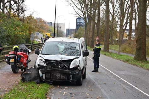 Fors Ongeval Tussen Twee Voertuigen Op De Lange Kleiweg InRijswijk