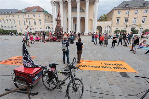 Demo am Marktplatz Seebrücke fordert bessere Asyl Politik