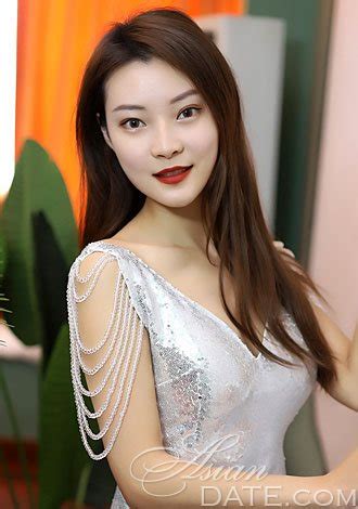 Caring Attractive Asian Member Xiaoying From Chengdu 25 Yo Hair Color