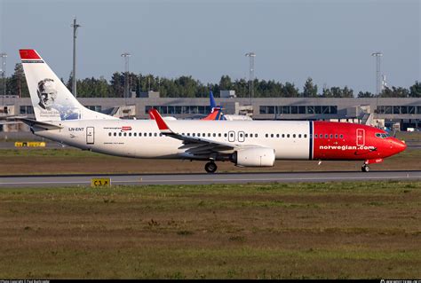 LN ENT Norwegian Air Shuttle AOC Boeing 737 8JP WL Photo By Paul