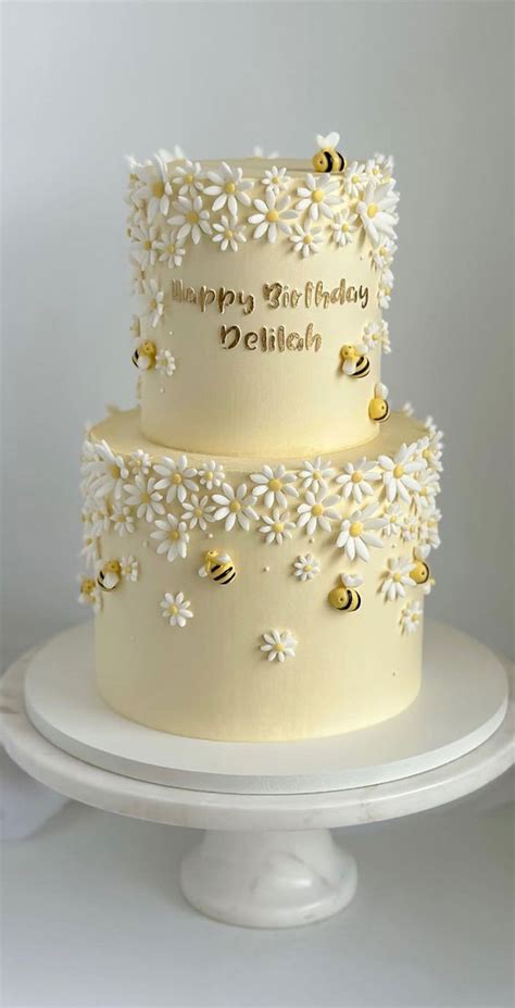 Cute Buttercream Flower Cake Ideas Daisies Bees