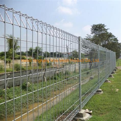 Hot Dipped Galvanized Roll Top Railing Welded Wire Mesh Steel Fence