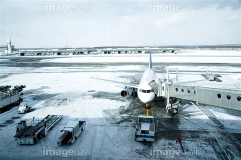 【発着場 空港 新千歳空港 乗り物 冬 昼】の画像素材16913227 写真素材ならイメージナビ