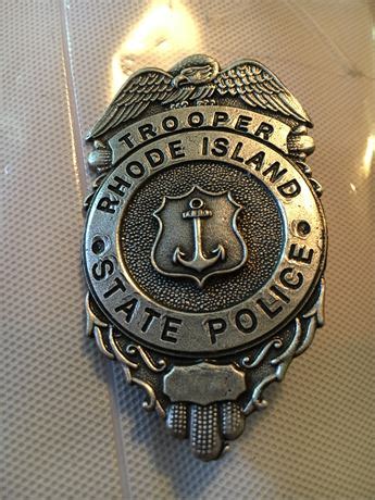 Collectors-Badges Auctions - Rhode Island State Police Trooper