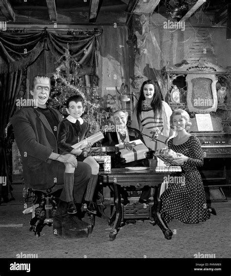 Fred Gwynne Butch Patrick Al Lewis Yvonne De Carlo And Pat Sacerdote