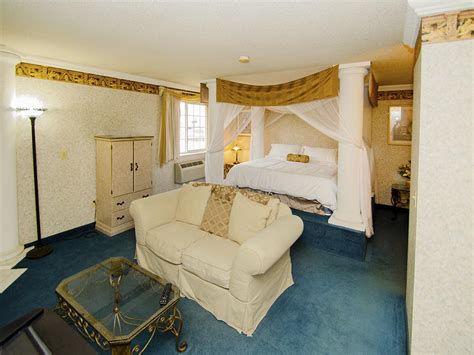 Urbana Inn and Suites – Budget never felt so luxurious.