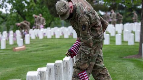 The Old Guard Honors Americas Fallen Heroes At Arlington National