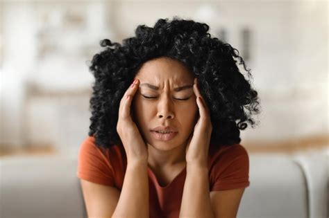 Captura Aproximada Do Conceito De Enxaqueca De Uma Mulher Negra