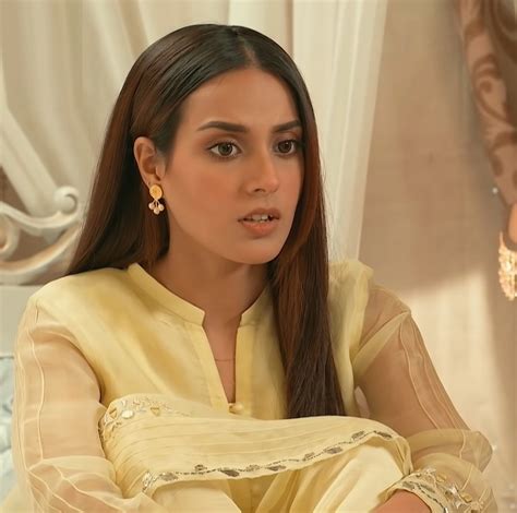 Stunning Looks And Outfits Of Iqra Aziz From Khuda Aur Mohabbat 3 Reviewit Pk