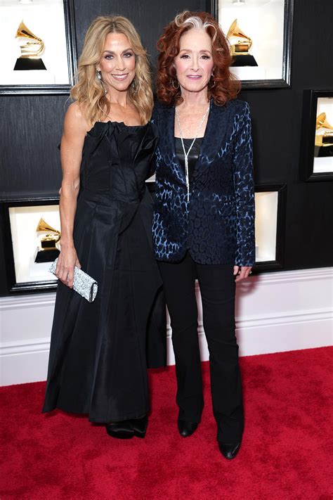 Grammys 2023 Red Carpet: Looks and Arrivals (Photos)