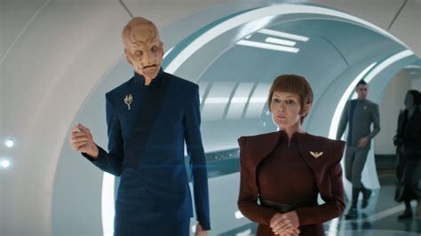 Star Trek Discovery Sneak Peek Saru Has Issue With Engagement