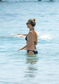 SWIMWEAR Gwyneth Paltrow In A Bikini On The Beach In Marbella Spain 06 24 17 Mixq Phun Org