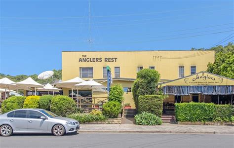 Brooklyns Anglers Rest Hotel Hits The Market