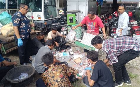 DLH Kota Cirebon Kumpulkan 42 8 Kg Dalam Program Sedekah Sampah