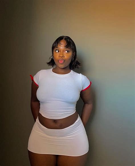 missstacy | Pics or vid? . . . 📸 : @iamsaragold | Instagram