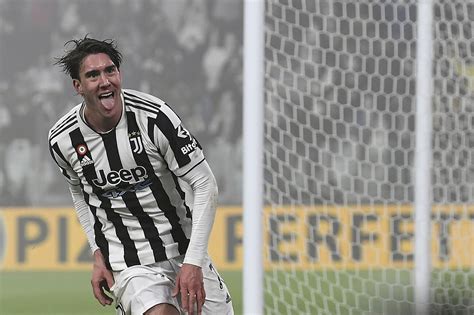 Serie A Dusan Vlahovic Juventus Sale Con La Modelo