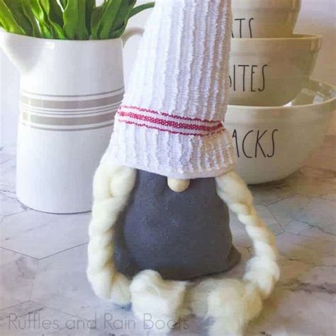 Make This Farmhouse Girl Gnome In 20 Minutes