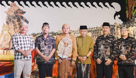 Kang Bupati Ponorogo Buka Pagelaran Wayang Kulit Dalam Rangka Halal