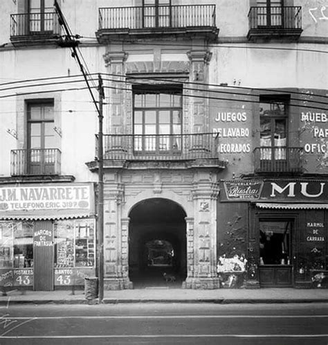 Entrada al Hospital Real de Naturales década de los veinte Ciudad de