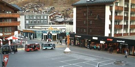 Zermatt Webcam - Station square, bus station Live Cam