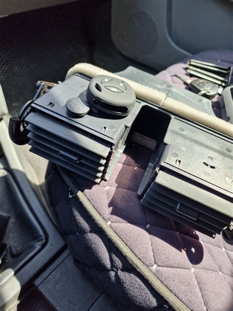 Центральные сопла воздуховода — Lada Приора хэтчбек, 1,6 л, 2013 года ...