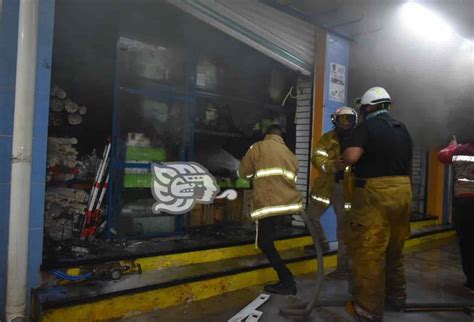 Cortocircuito Provoca Incendio En Empresa Ferretera De Acayucan