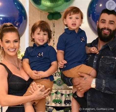 Filhos de Gusttavo Lima e Andressa surgem brincando animal exótico