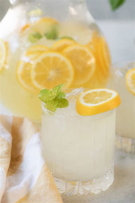 How to Make The Best Mint Lemonade Recipe - Sugar and Charm