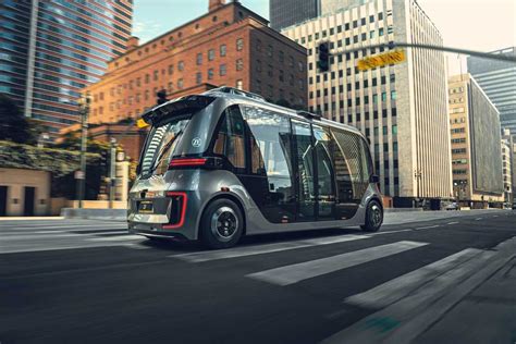 Ces Zf Pr Sentiert Autonomes Elektro Shuttle Ces Linienverkehr