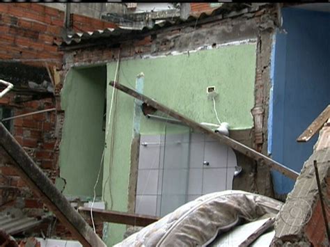 Vídeo Defesa Civil interdita nove casas em favela no Jabaquara SP2 G1