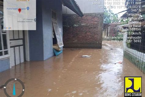 Foto Aliran Sungai Citarum Meluap Pemukiman Di Kabupaten Bandung