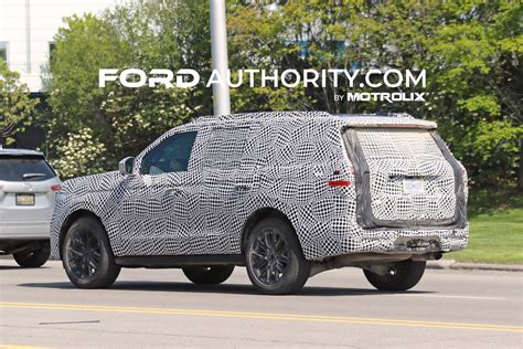 2025 Ford Expedition Refresh Prototype Spy Shots May 2023