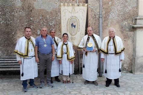 Fedelt Alla Tradizione Premiata La Confraternita Del Rosario Di San