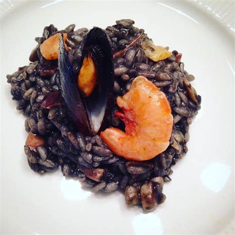 Risotto Al Nero Di Seppia Con Frutti Di Mare