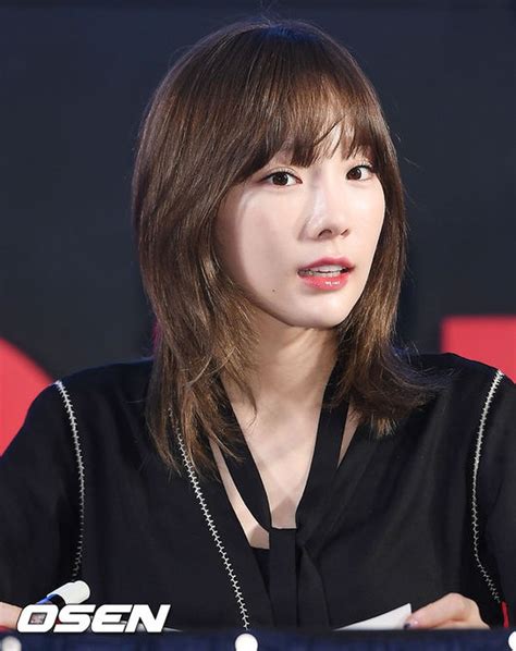 Chẳng chạy theo mốt son nude trong năm qua sao Hàn chỉ trung thành với 5 màu son bánh bèo này