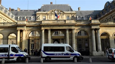 Le Conseil D Tat Suspend L Interdiction G N Rale De Manifester Sur La